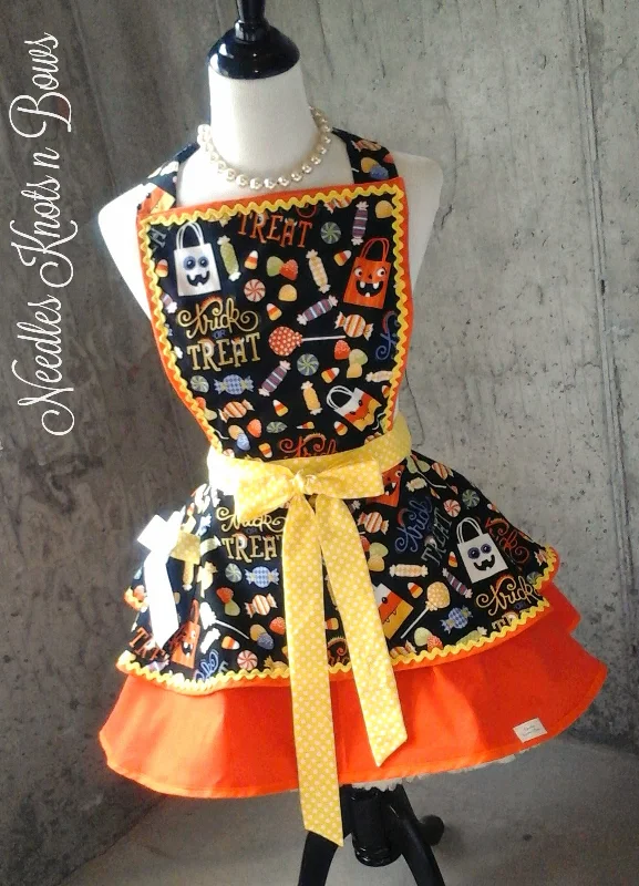 Women's Retro Halloween Apron with Pocket